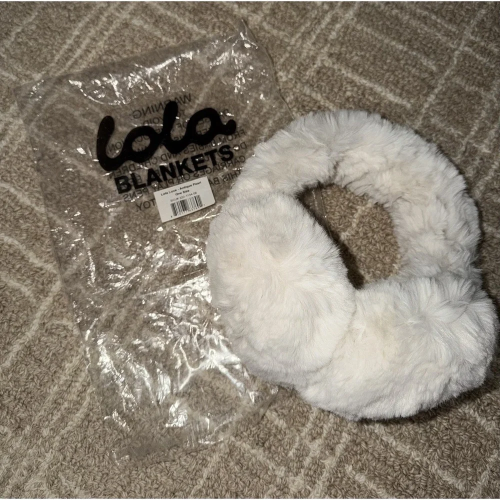 Lola Blankets Earmuffs Lola Luxe Faux Fur Cozy Antique Pearl Earmuff One Size